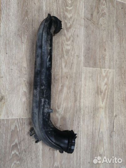 Патрубок воздушный Volkswagen Golf