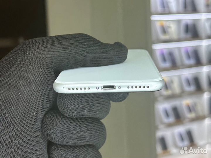 iPhone SE, 16 ГБ