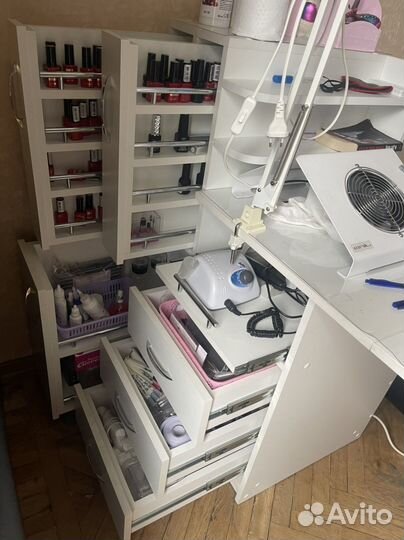 Маникюрный стол