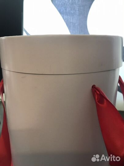 Коробка подарочная круглая с лентой