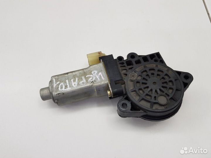 Моторчик стеклоподъемника задний правый