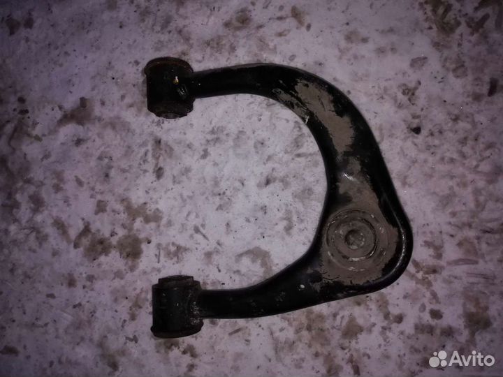 Рычаг передний правый верхний тойота ленд крузер p