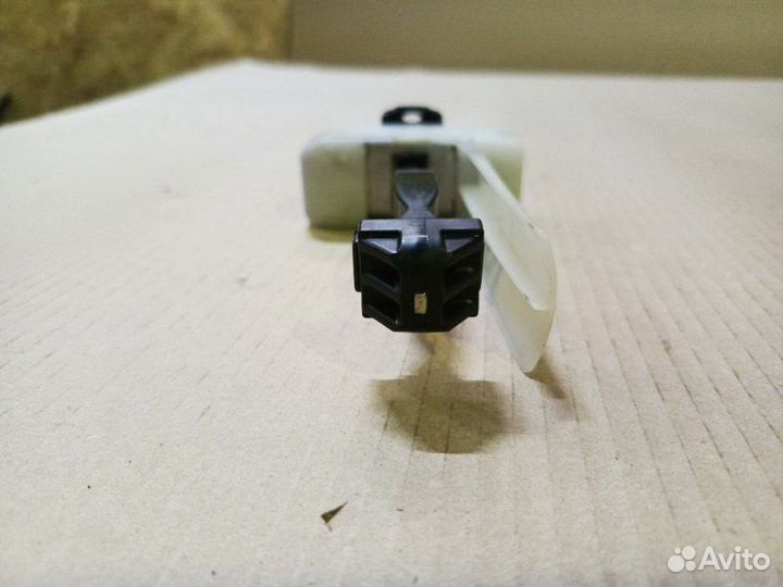 Lexus NX Z10 Ограничитель задней правой двери