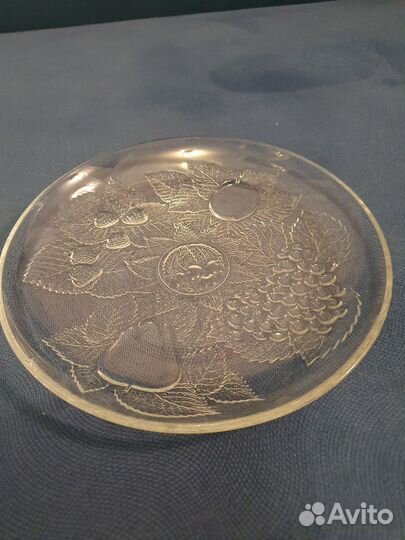 Набор стеклянных тарелок