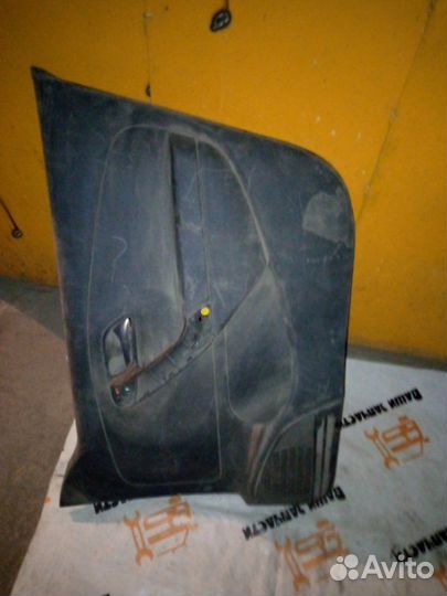 Обшивка боковой двери передняя правая Volkswagen