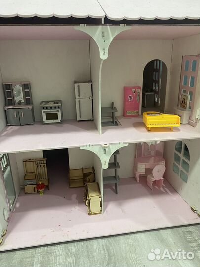 Кукольный домик с мебелью