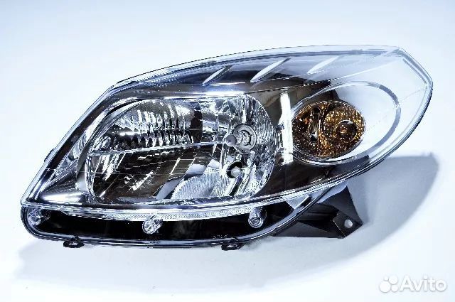 Фара левая Renault Sandero 2009-2014