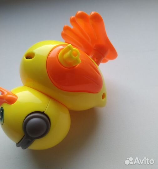 Игрушка заводной утенок