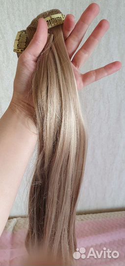 Волосы на заколках блонд