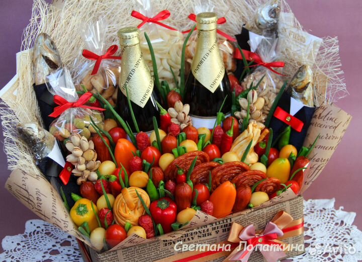 Букет для мужчины с колбасами. Съедобный букет