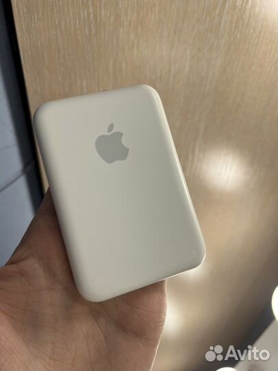 Внешний аккумулятор Apple MagSafe