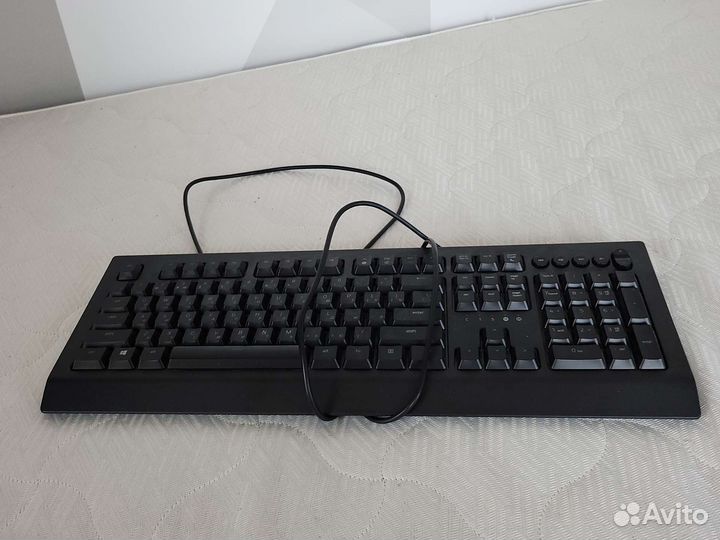 Клавиатура: Razer Cynosa v2