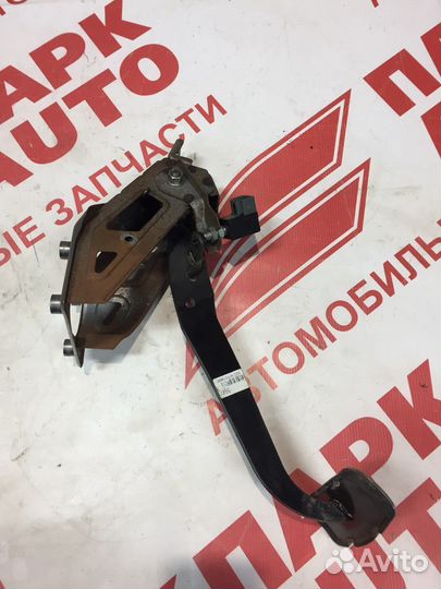 Педаль тормоза Kia Cerato coup 2011