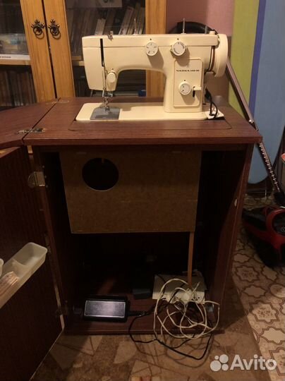 Швейная машина Чайка 142