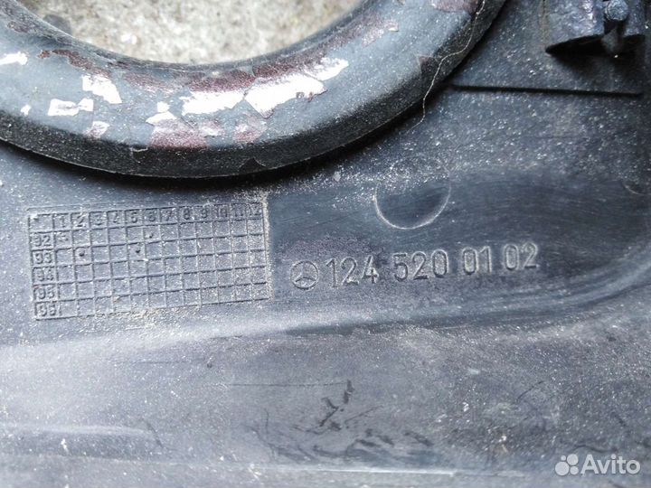 Воздухозаборник на Мерседес 124