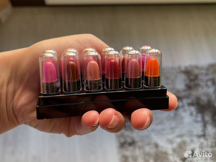 Косметичка новая с набором мини помад