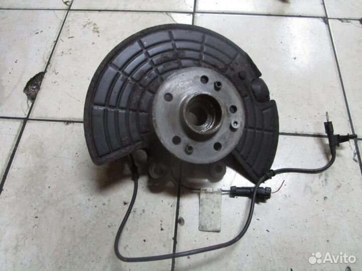 Кулак поворотный передний левый w163 ML-class 6