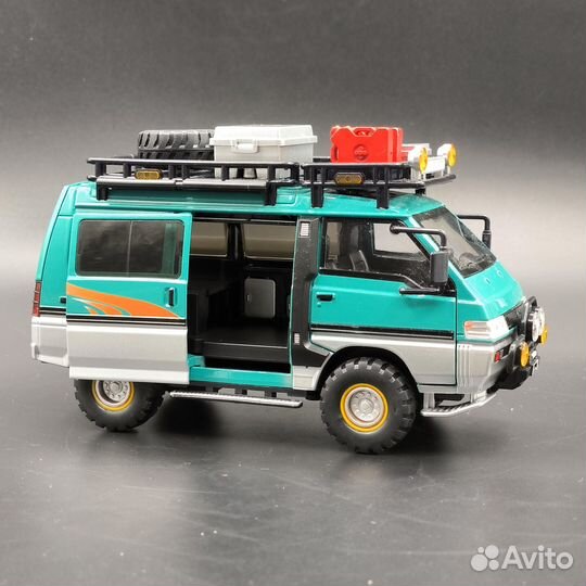 Металлическая модель Mitsubishi Delica MPV