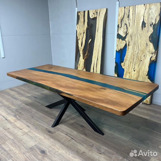 Стол из эпоксидной смолы