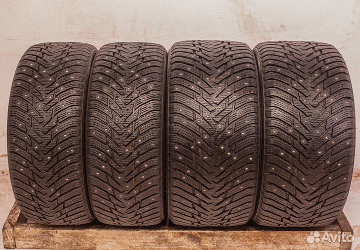 Nokian Tyres Hakkapeliitta 8 245/40 R19 и 285/35 R19 98T