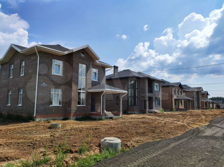 Коттедж 200 м² на участке 6 сот.