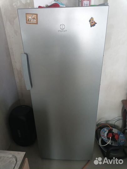 Морозильный шкаф Indesit DFZ 4150.1 S серебристый