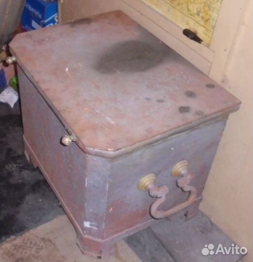Сейф старинный