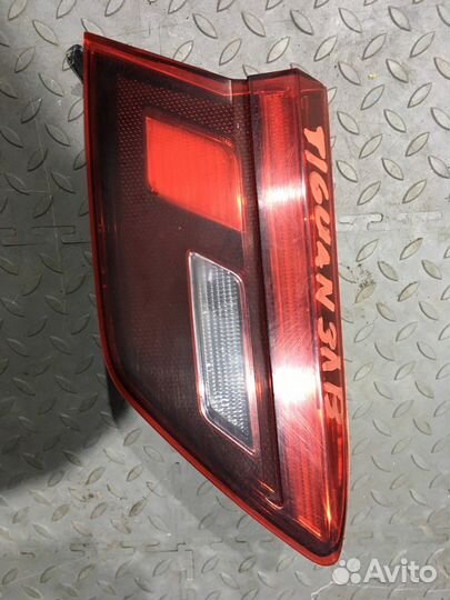 Фонарь задний внутренний левый (Volkswagen Tiguan)