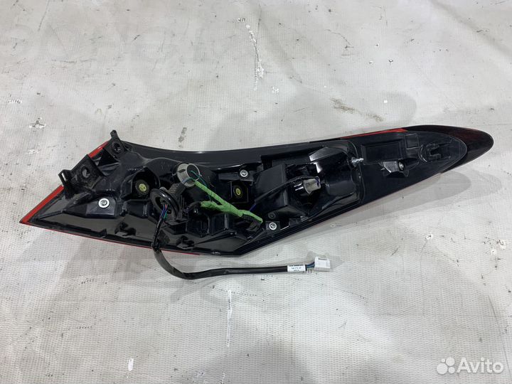 Фонарь задний левый Toyota Camry 70