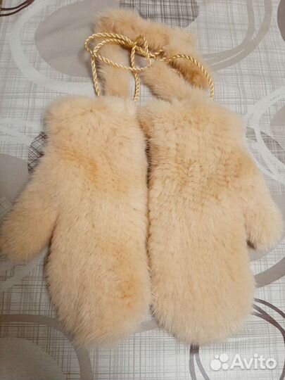 Норковые вязаные варежки