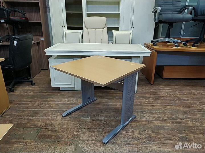 Стол письменный б/у 80х80х75 25мм 03687-бмк