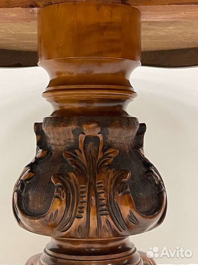 Круглый антикварный обеденный стол