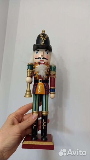 Щелкунчик деревянный
