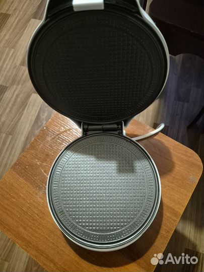 Электрическая вафельница