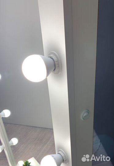 Гримерное зеркало с лампочками/ Настенное зеркало