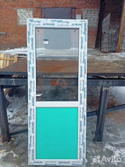 Пластиковая дверь глухая новая и б у700&2000