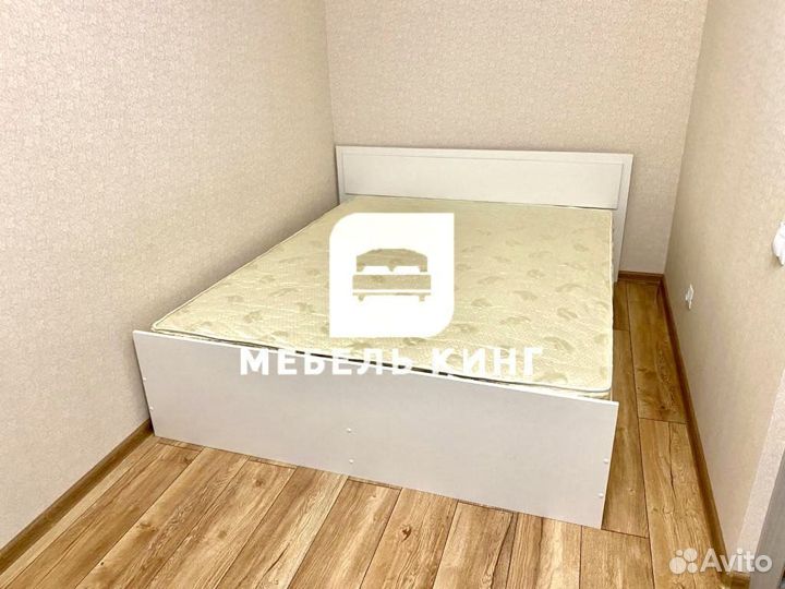 Кровать