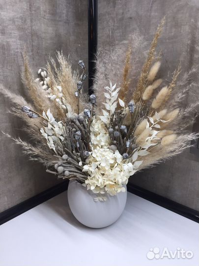Букет из сухоцветов с вазой