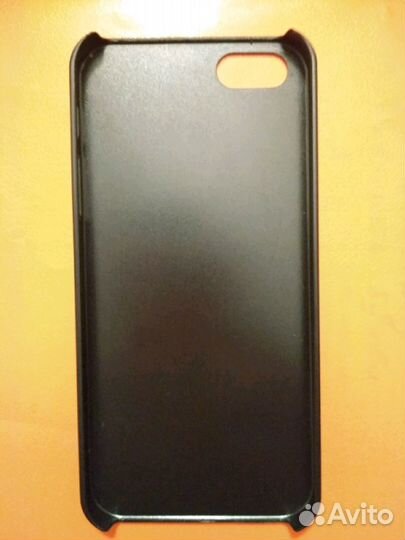 Чехол на iPhone 5s. Пластиковый, плотный