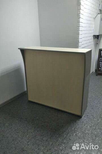 Стойка ресепшн