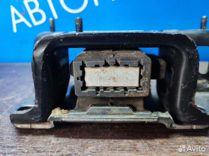 Подушка двигателя левая Ford Fiesta Mk6