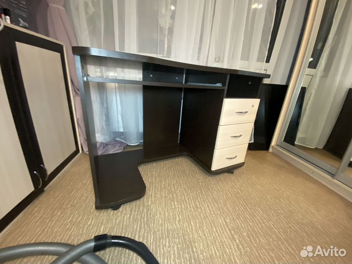 Компьютерный стол