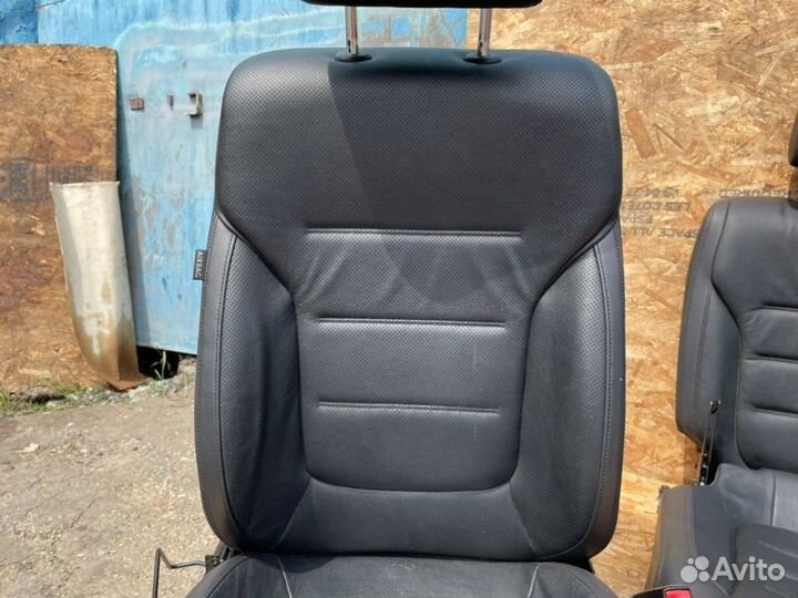 Кожаный салон Volkswagen Touareg FL 3.6 2017