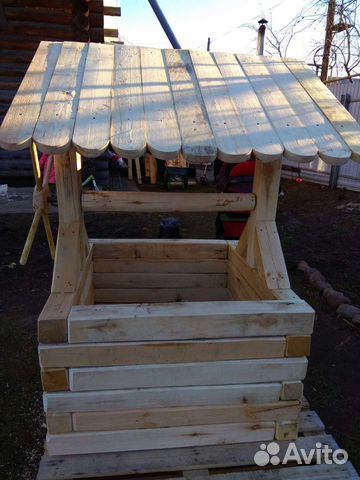 Колодец деревянный - декор для сада