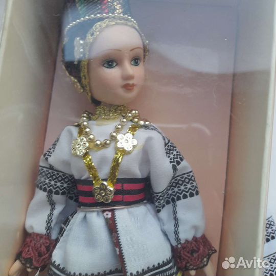 Кукла фарфоровая в костюме Воронежской губернии