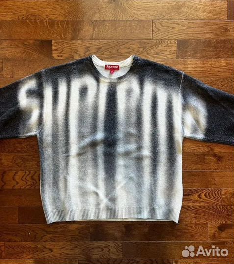 Свитер Supreme blurred logo, все 3 цвета на руках