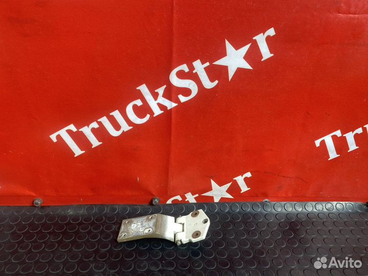 Петля двери левой Daf XF106