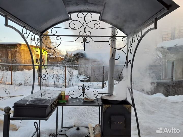 Кованый мангал с крышей для дачи