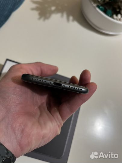iPhone 8, 64 ГБ