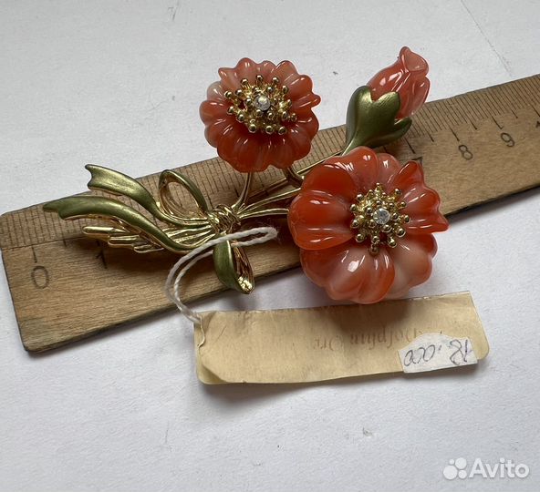 Красивая брошь абсолютно новая бижутерия
